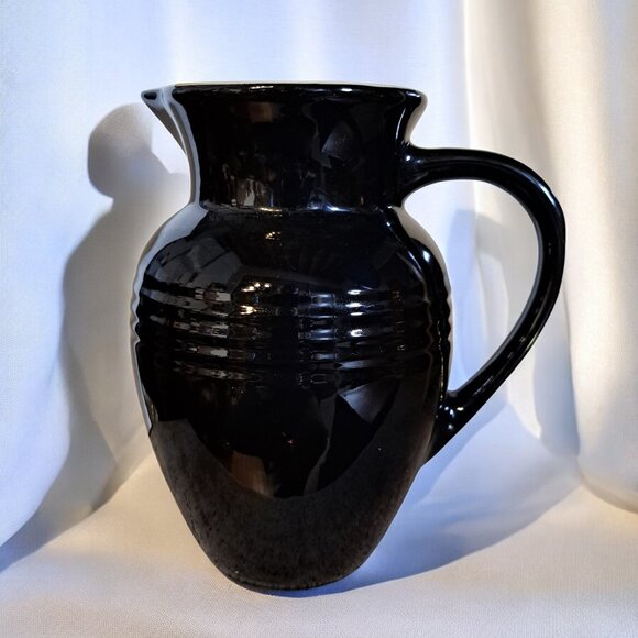 Le Creuset Stoneware Large 2Qt Pitcher Water Jug Black 9" Tall 12-25 - Picture 13 of 16